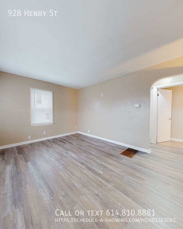 928 Henry St - Photo 2 of 24