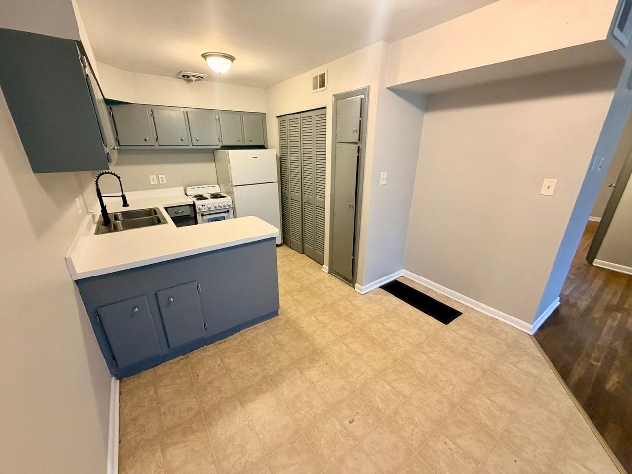 1556 Alexandria Dr #7BZ3 - Photo 2 of 10