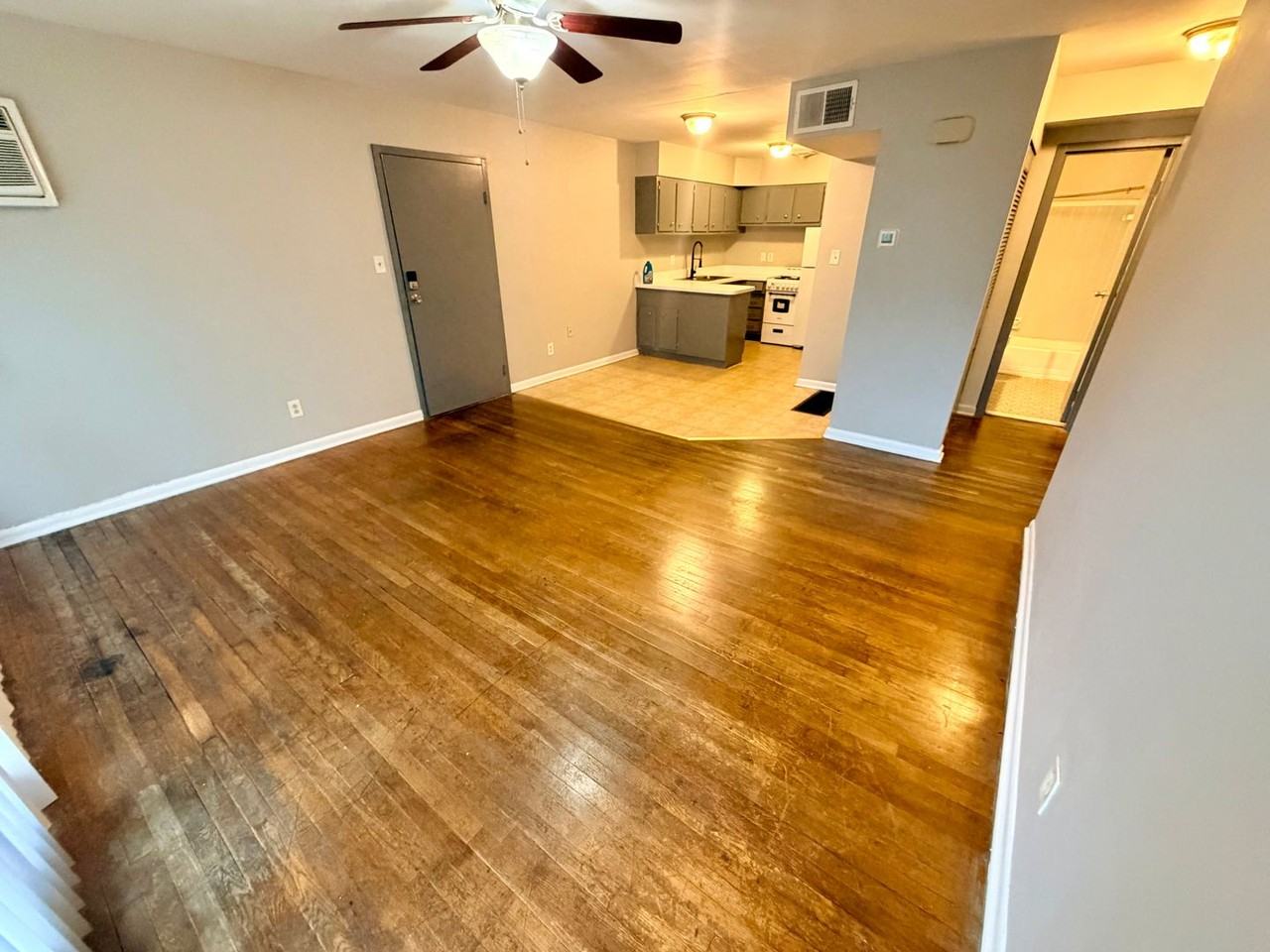 1556 Alexandria Dr #7BZ3 - Photo 4 of 10