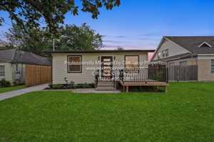 featured image of 1404 Des Jardines St