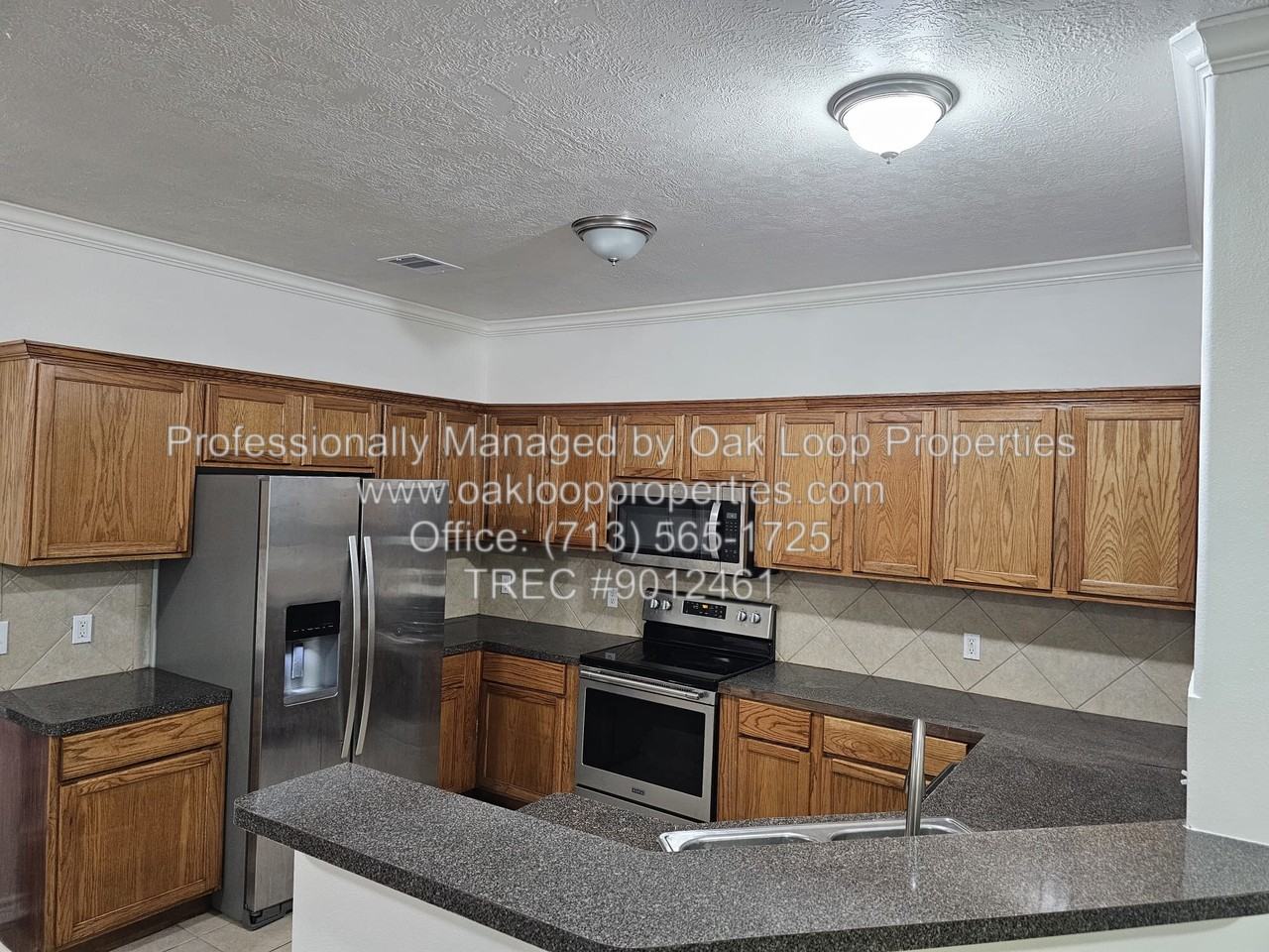 4611 Briscoe St Apt B - Photo 3 of 10