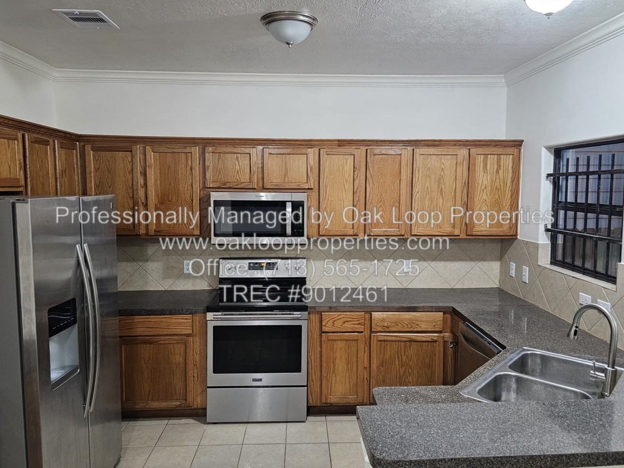 4611 Briscoe St Apt B - Photo 4 of 10