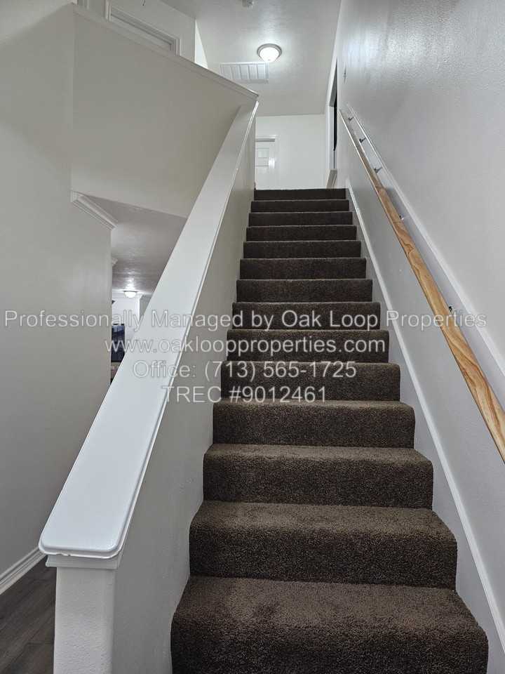 4611 Briscoe St Apt B - Photo 7 of 10