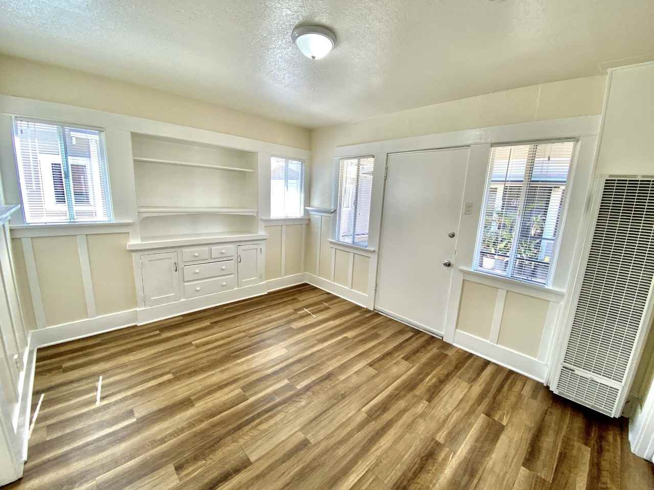 1032 W 1st St #B - Photo 2 of 15