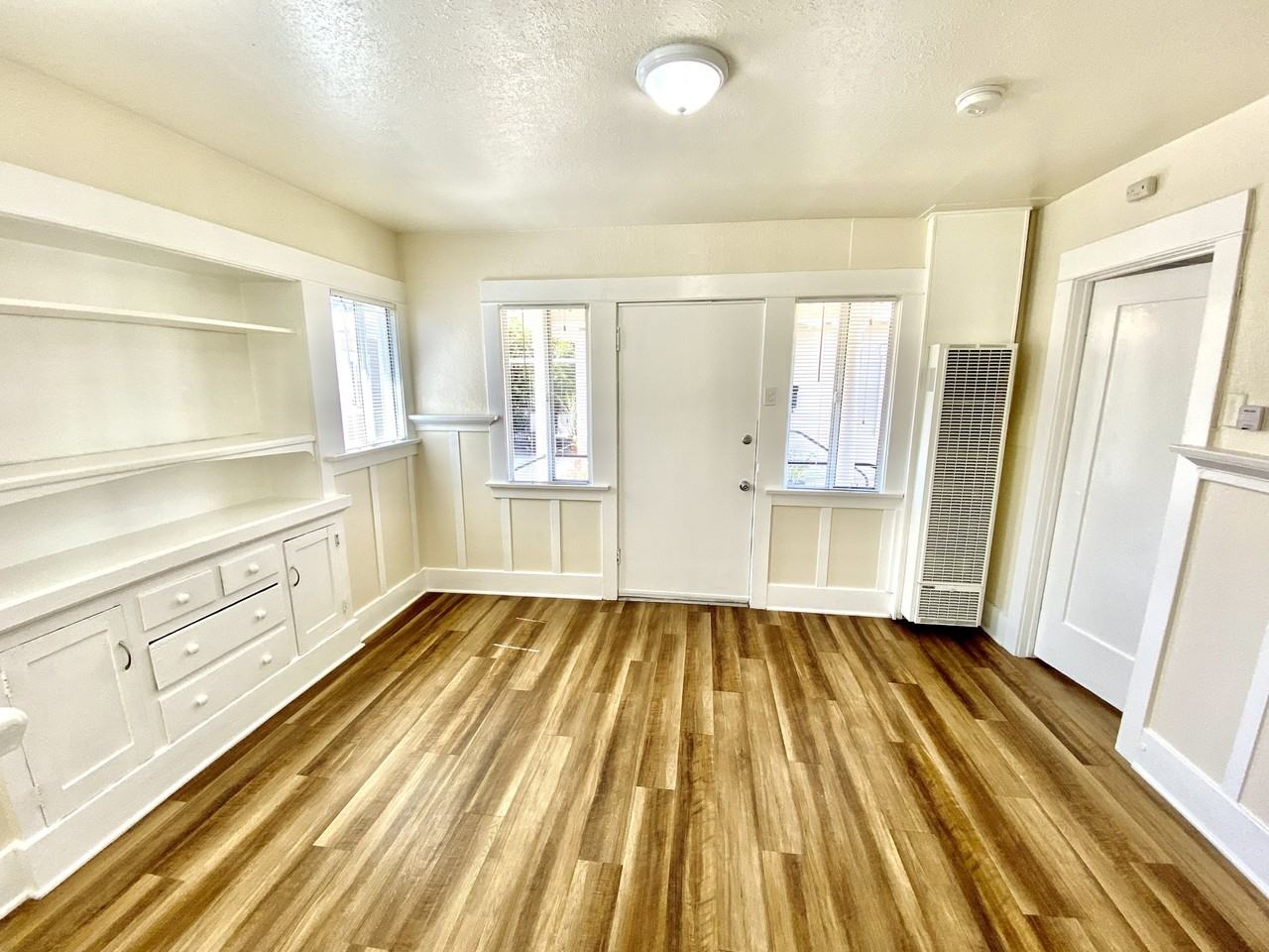 1032 W 1st St #B - Photo 6 of 15