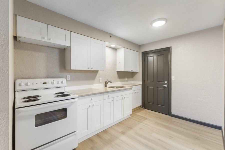 403 1/2 Garfield St S #17