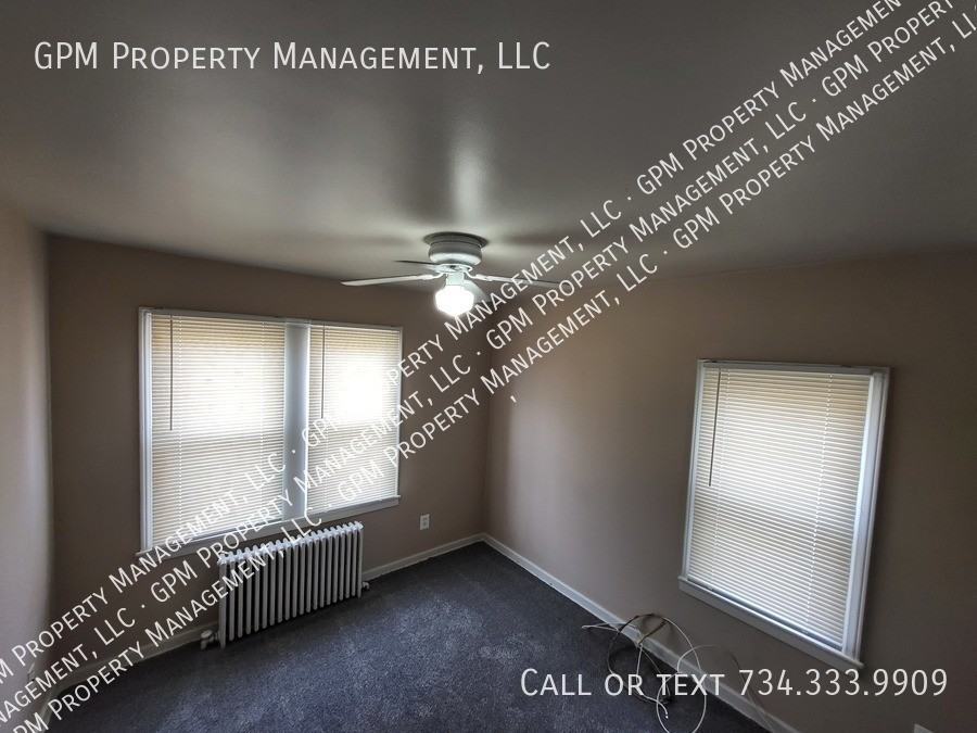 2557 4th St Apt 2 #2UPPER - Photo 2 of 6