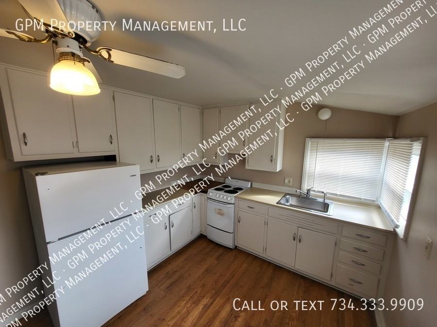 2557 4th St Apt 2 #2UPPER - Photo 3 of 6