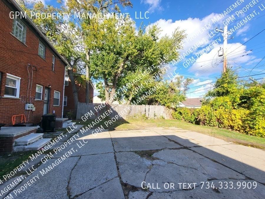 8670 Schaefer Hwy - Photo 2 of 11