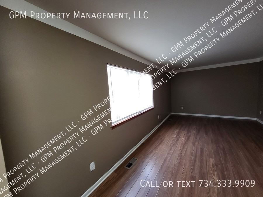 875 Raupp Pl Apt 2 #2 - Photo 3 of 9