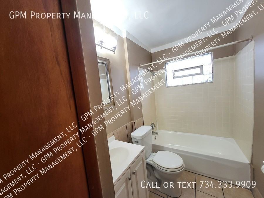 875 Raupp Pl Apt 2 #2 - Photo 7 of 9