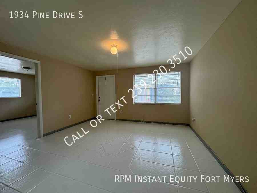 1934 S Pine Dr - Photo 4 of 14