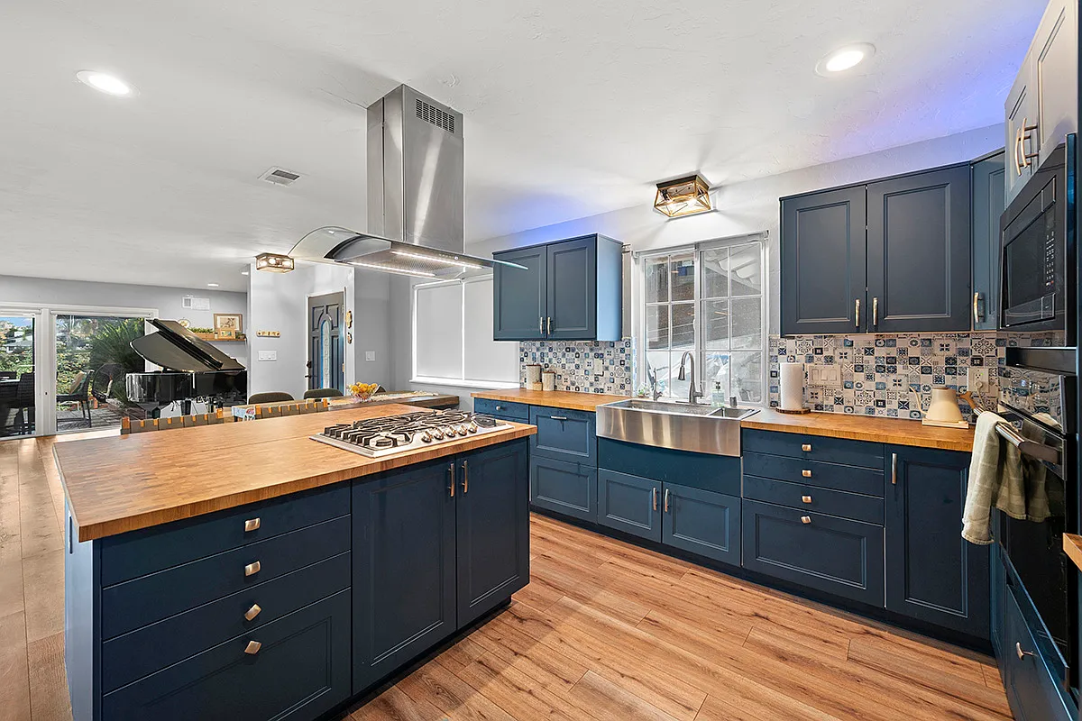 4636 Panorama Dr - Photo 3 of 34