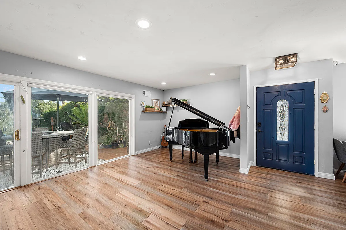 4636 Panorama Dr - Photo 6 of 34