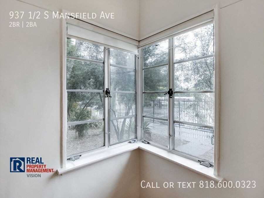 937 1/2 S Mansfield Ave - Photo 6 of 37