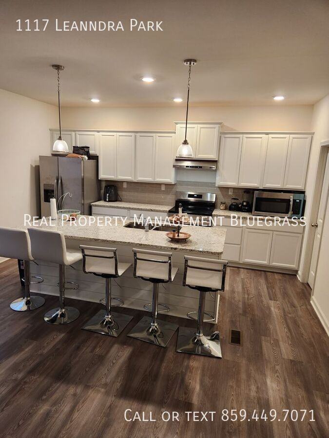 1117 Leanndra Park - Photo 2 of 25