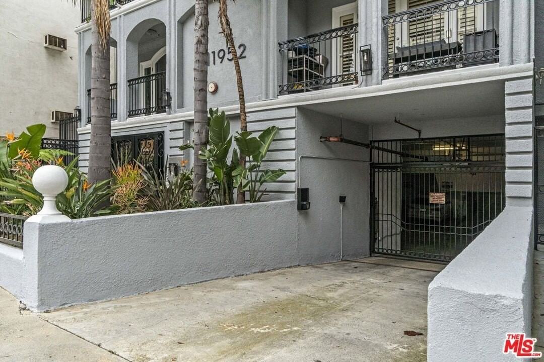 11952 Montana Ave Apt 403 - Photo 2 of 26