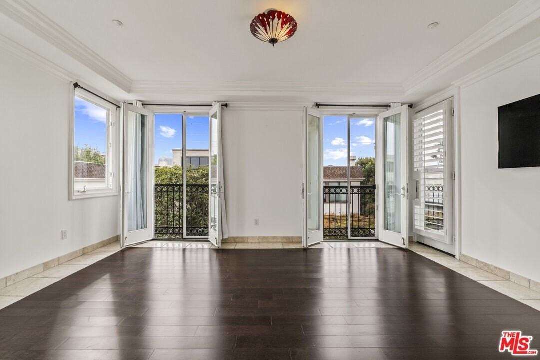 11952 Montana Ave Apt 403 - Photo 4 of 26