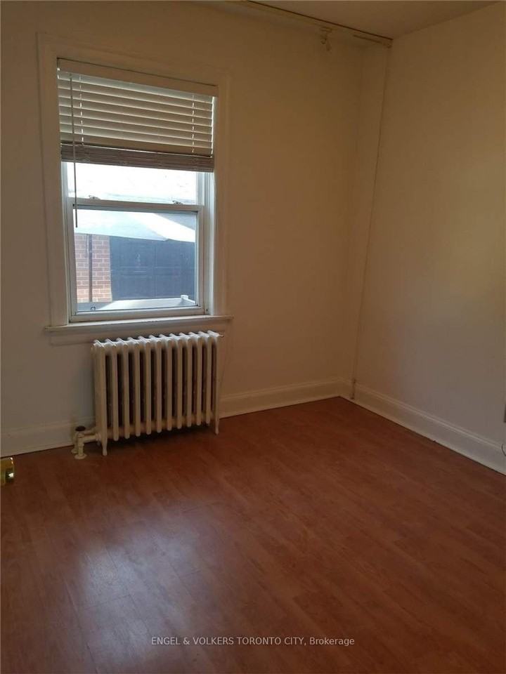 1013 Castlefield Ave - Photo 3 of 7