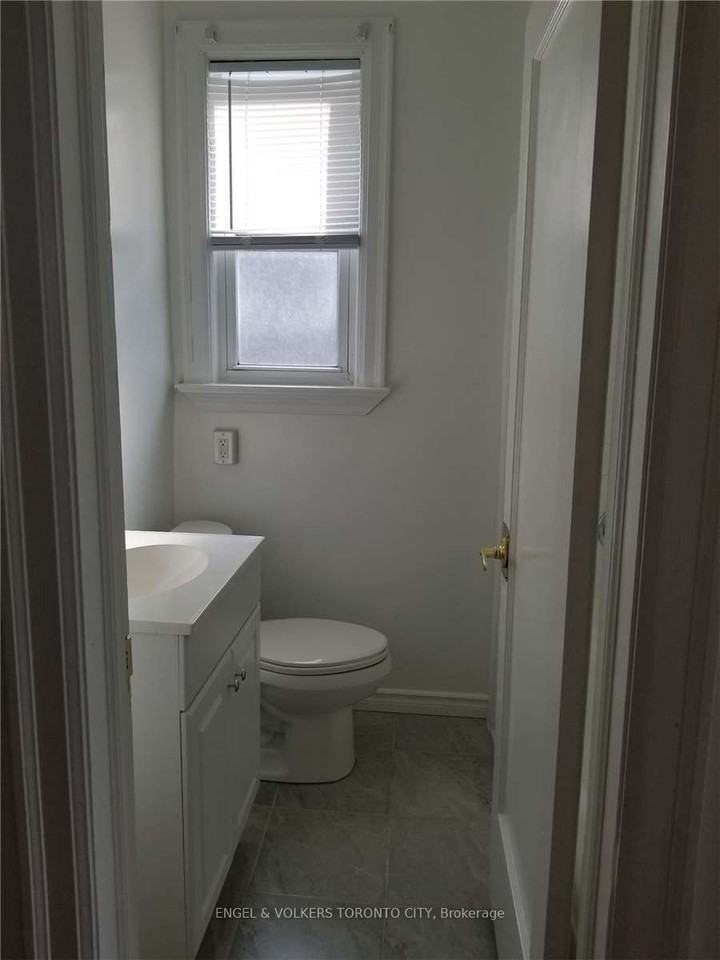 1013 Castlefield Ave - Photo 7 of 7