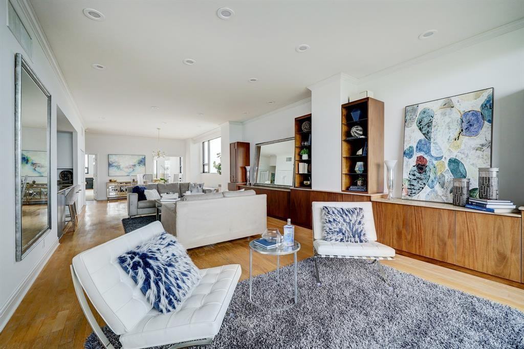 1111 Hermann Dr #325-8