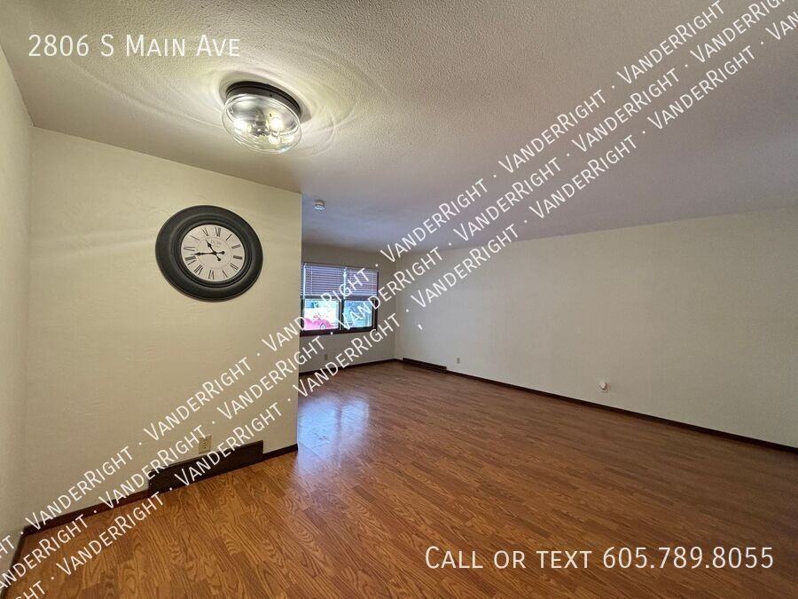 2806 S Main Ave - Photo 3 of 27