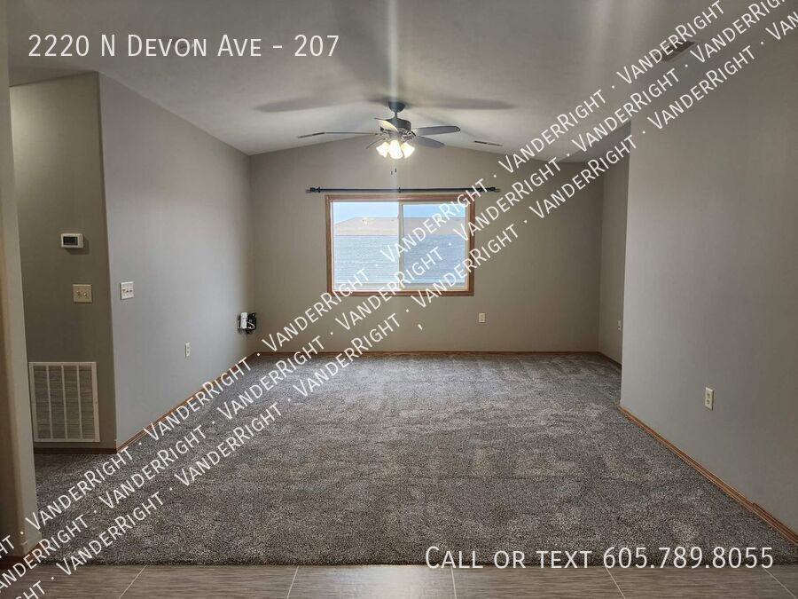 2220 N Devon Ave #207