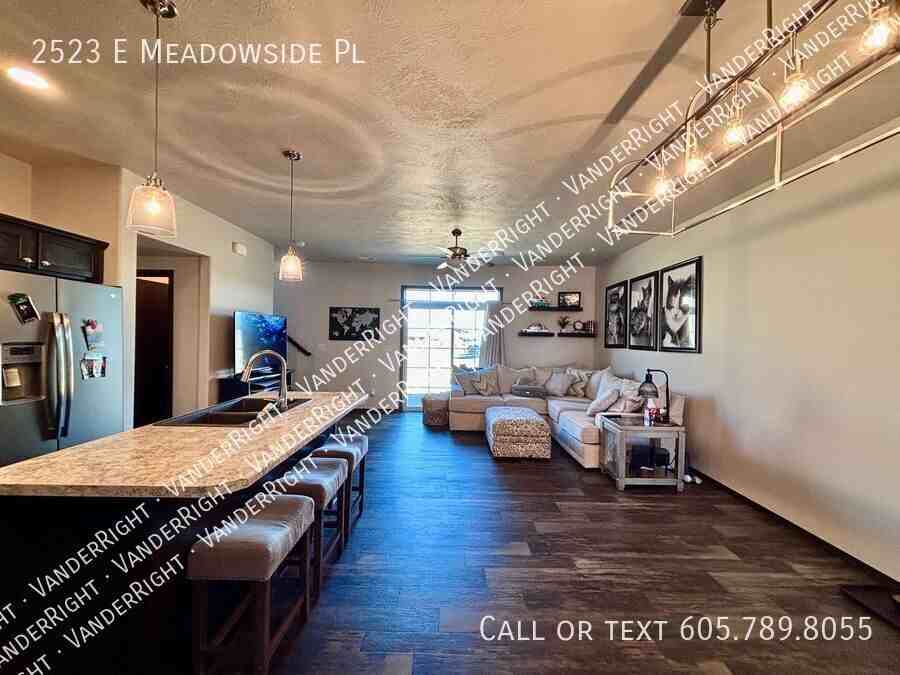 2523 E Meadowside Pl - Photo 2 of 25