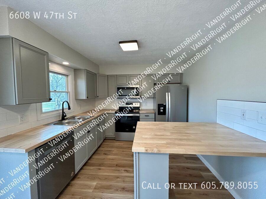 6608 W 47th St - Photo 2 of 29