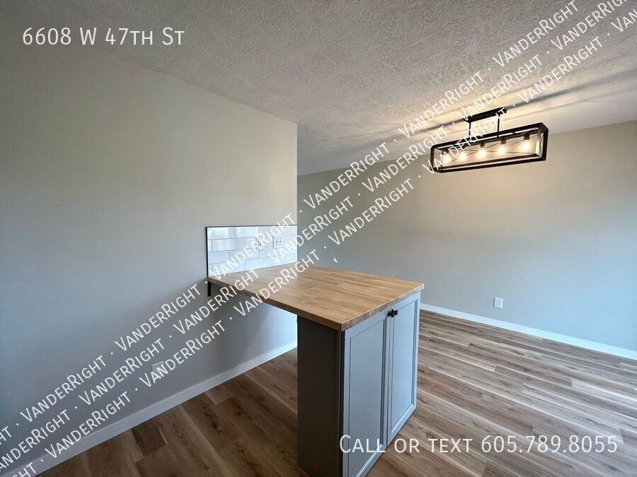 6608 W 47th St - Photo 3 of 29