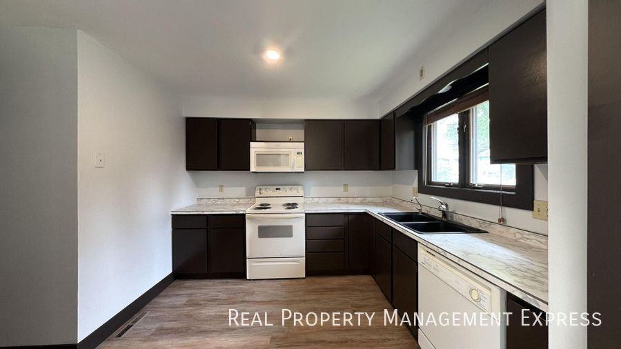 932 S Cleveland Ave - Photo 4 of 36