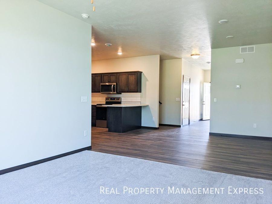 5404 S Dubuque Ave - Photo 5 of 23