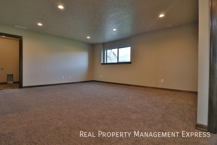 3512 E Chatham St - Photo 3 of 21