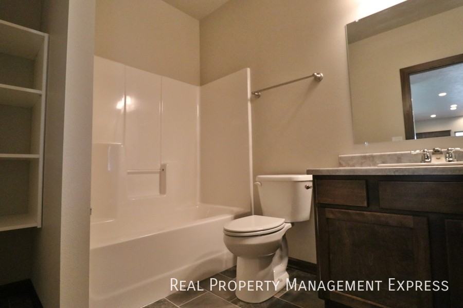 3512 E Chatham St - Photo 4 of 21