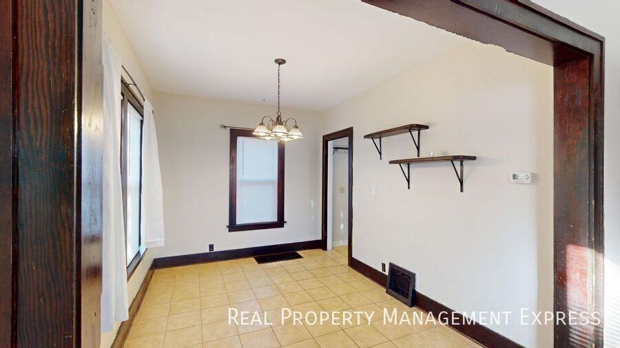 1000 W 5th St - Photo 5 of 19