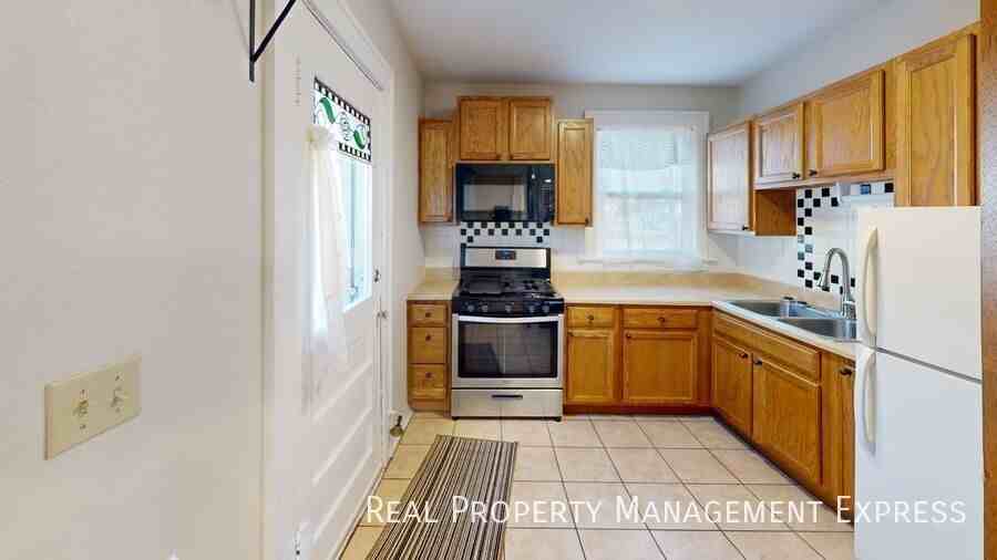 1000 W 5th St - Photo 6 of 19