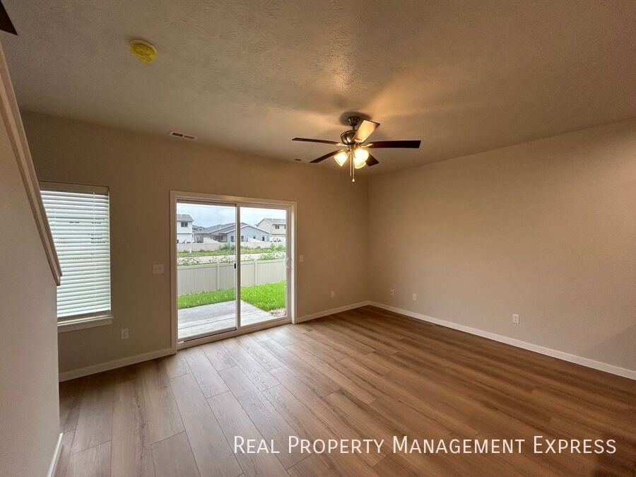 9652 W Tunis Dr - Photo 5 of 13