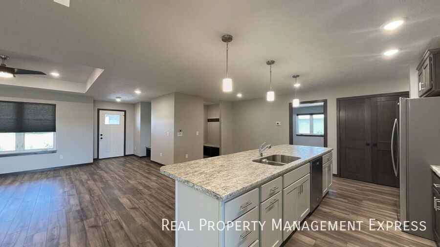 4507 E 53rd St - Photo 2 of 20