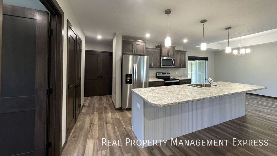 4507 E 53rd St - Photo 4 of 20