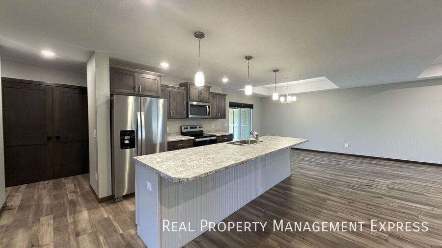 4507 E 53rd St - Photo 5 of 20