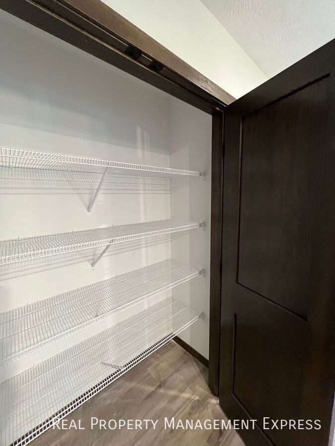 4507 E 53rd St - Photo 6 of 20