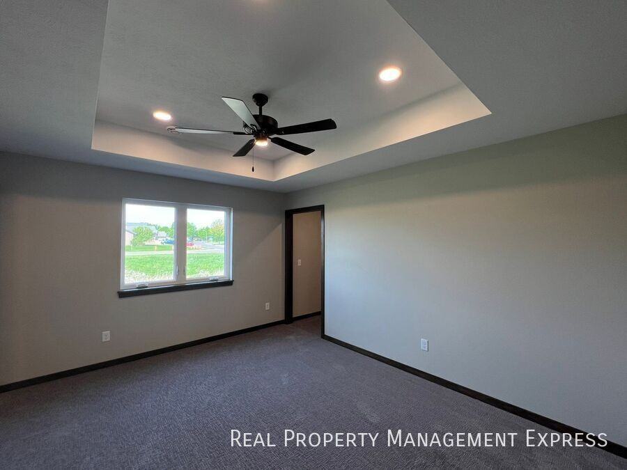 4507 E 53rd St - Photo 7 of 20