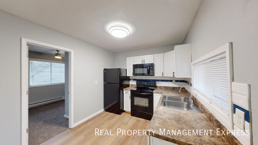 607 N Franklin Ave - Photo 3 of 10