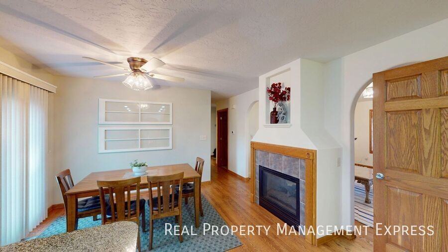 5020 S Ash Grove Ave - Photo 6 of 32