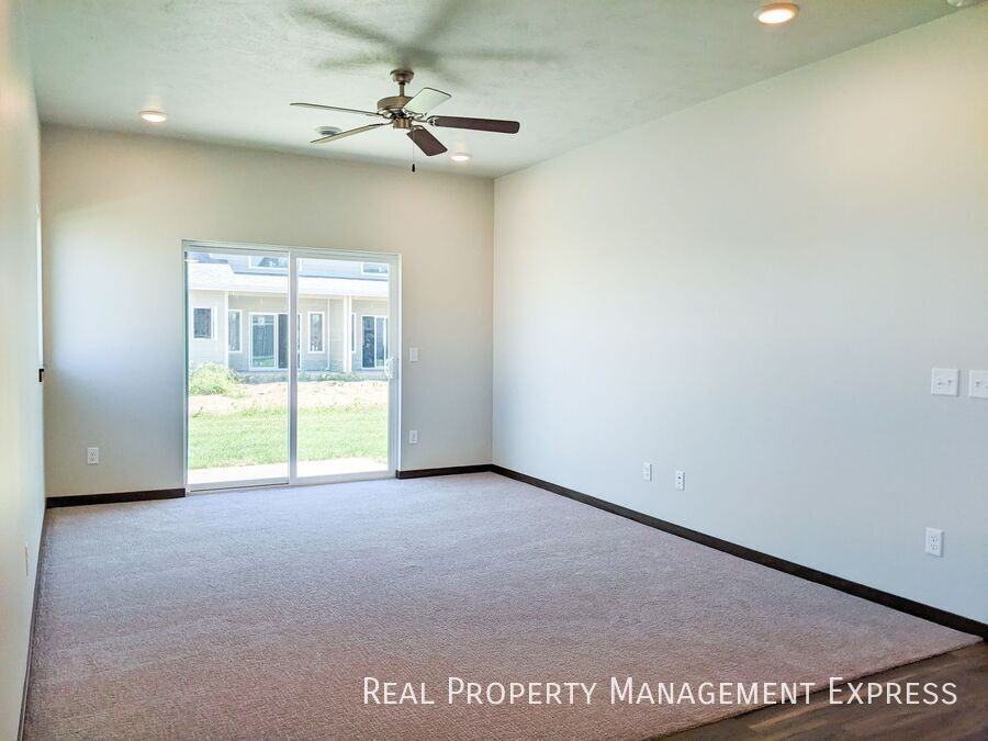 5400 S Dubuque Ave - Photo 3 of 19