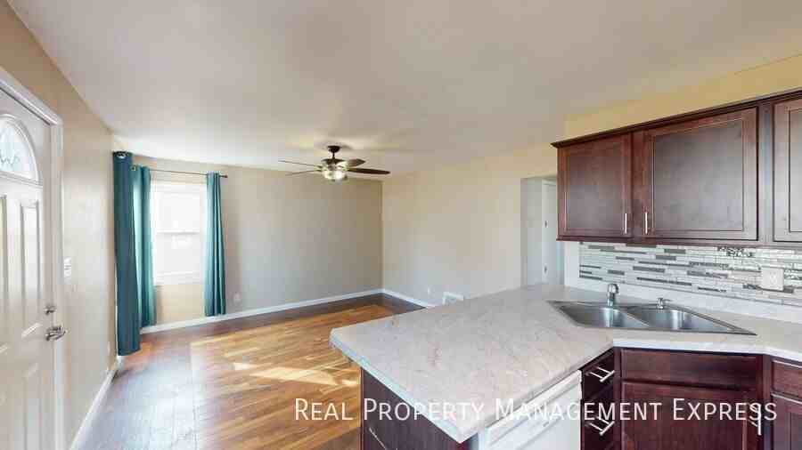609 S Lyndale Ave - Photo 3 of 12