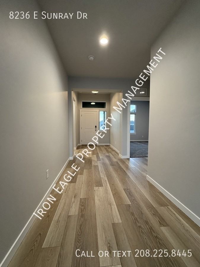 8236 E Sunray Dr - Photo 3 of 36