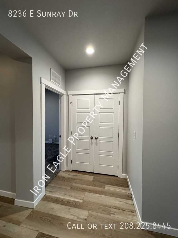 8236 E Sunray Dr - Photo 4 of 36