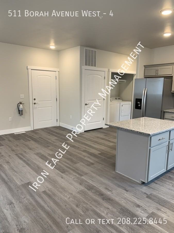 511 Borah Ave W - Photo 4 of 19