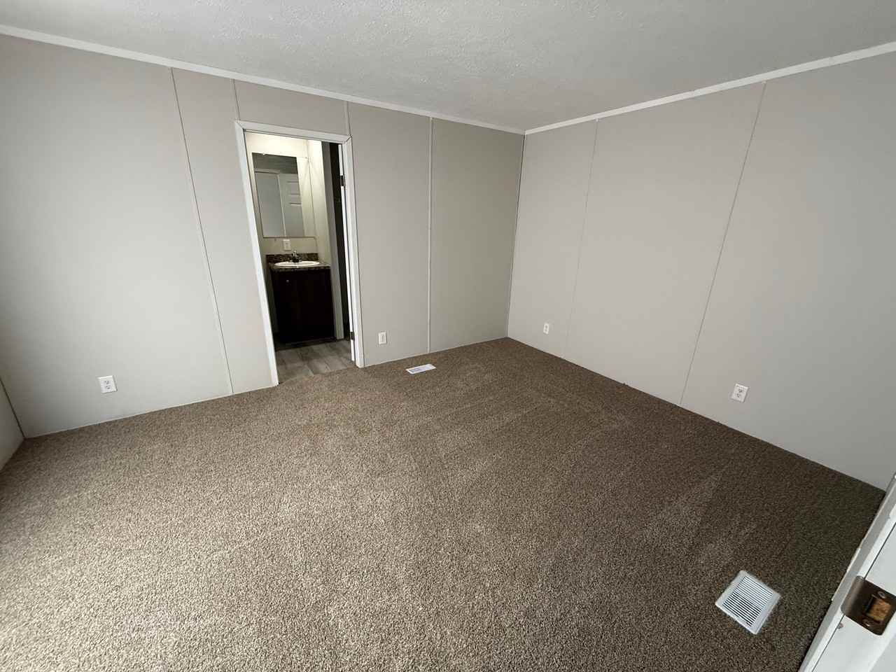 124 Campbell Dr - Photo 3 of 12